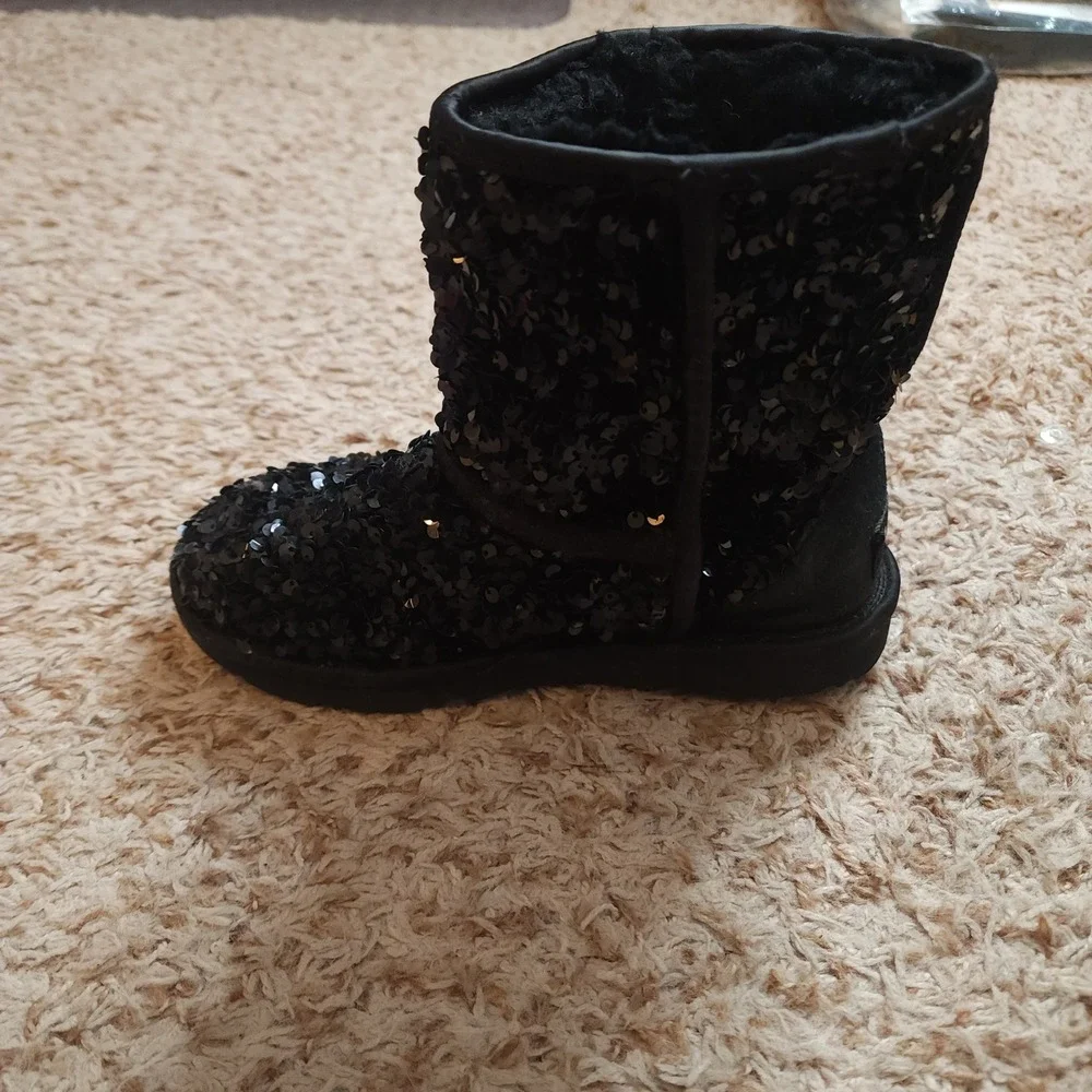UGG Classic Short Sequin Boots Kids Black Sparkly Mid Calf Pull On Boots